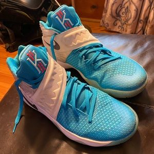 Nike Kyrie Irving Basketball Shoes